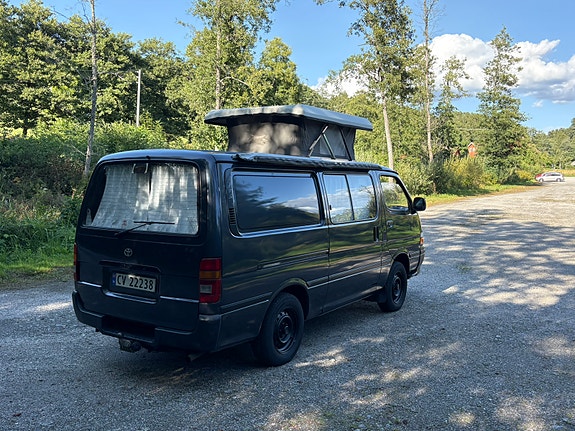 Toyota HiAce 7 of 13