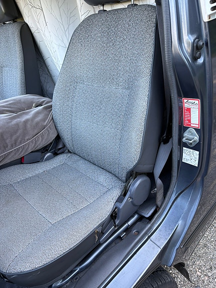 Toyota HiAce 9 of 13