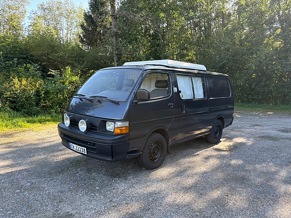 Toyota HiAce 3 of 13