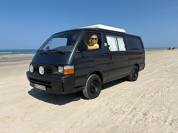 Toyota HiAce 2 of 13