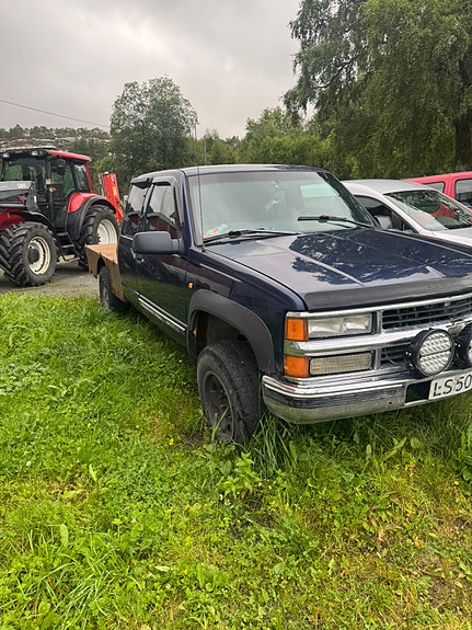Chevrolet K2500 2 of 28