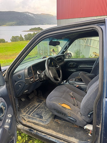 Chevrolet K2500 8 of 28