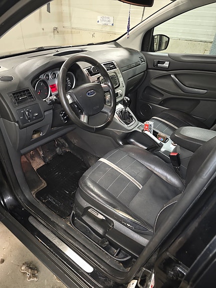 Ford Kuga 5 of 8