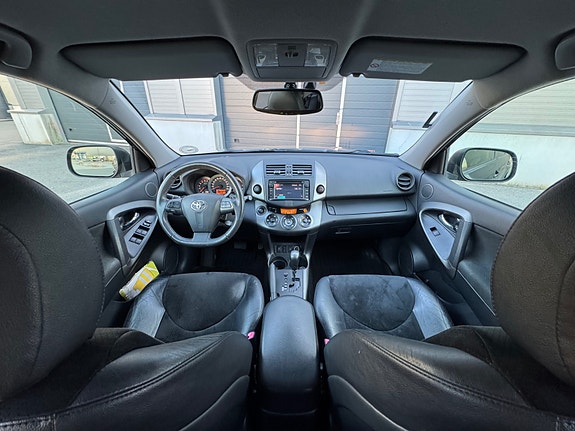 Toyota RAV4 13 of 30
