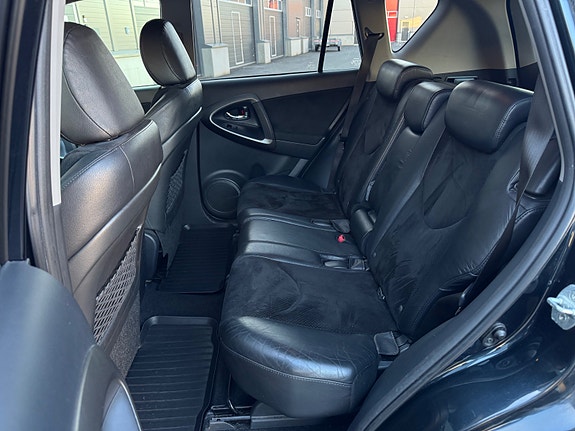 Toyota RAV4 18 of 30