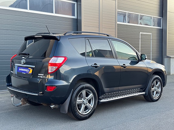 Toyota RAV4 4 of 30