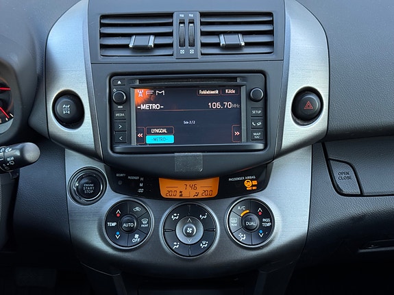 Toyota RAV4 24 of 30