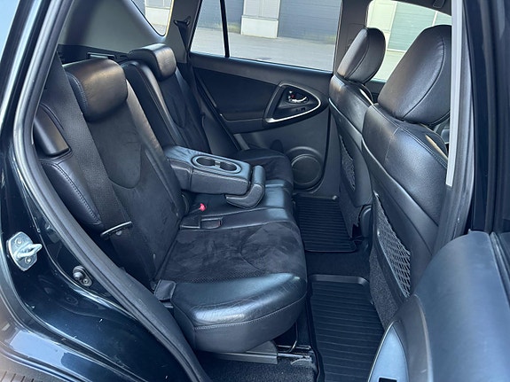 Toyota RAV4 19 of 30
