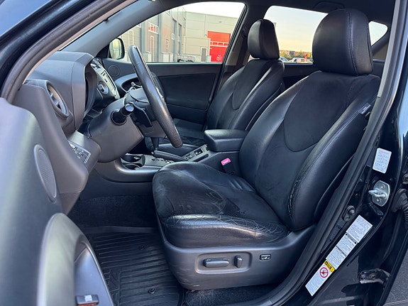 Toyota RAV4 15 of 30