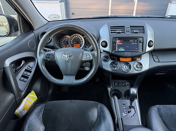 Toyota RAV4 21 of 30