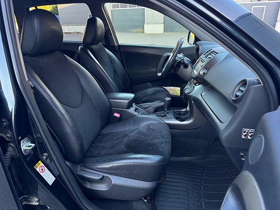Toyota RAV4 17 of 30