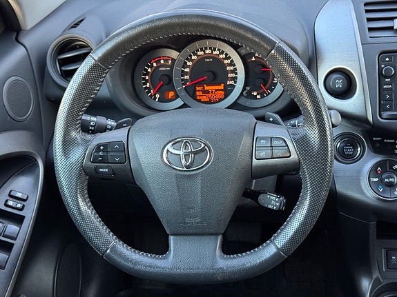Toyota RAV4 22 of 30
