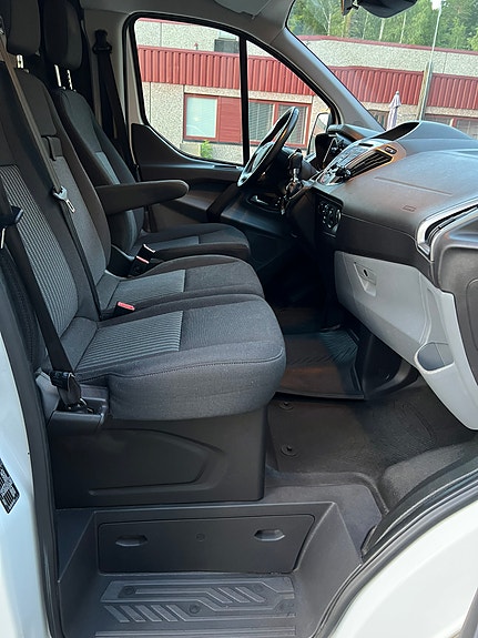 Ford Transit Custom 12 of 25