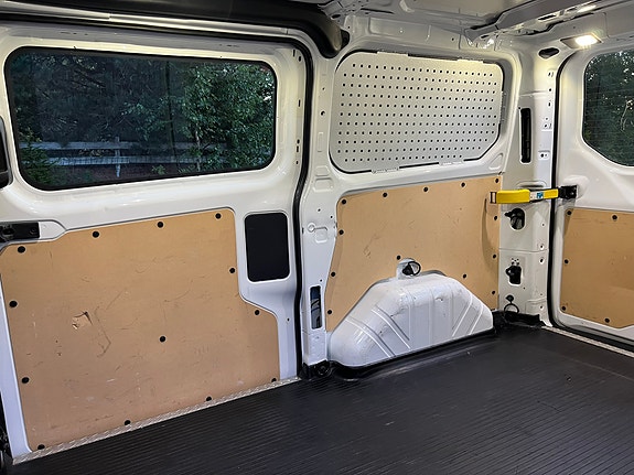 Ford Transit Custom 9 of 25