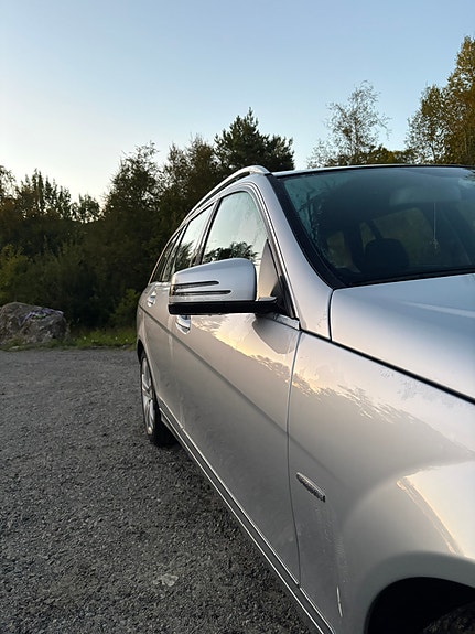 Mercedes-Benz C200 d 2 of 30