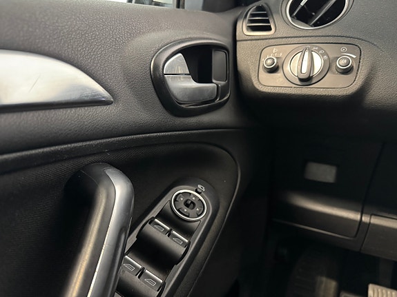 Ford S-MAX 27 of 30
