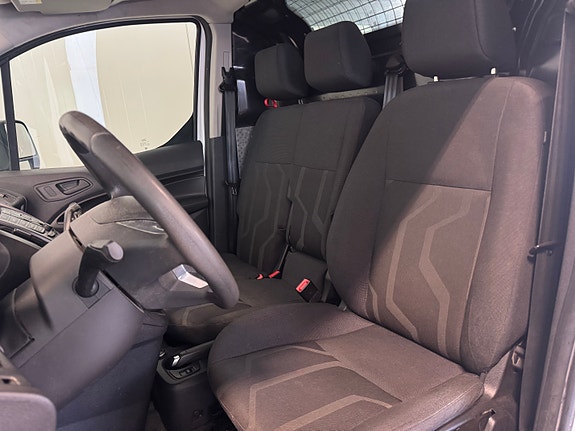 Ford Transit Connect 17 of 30