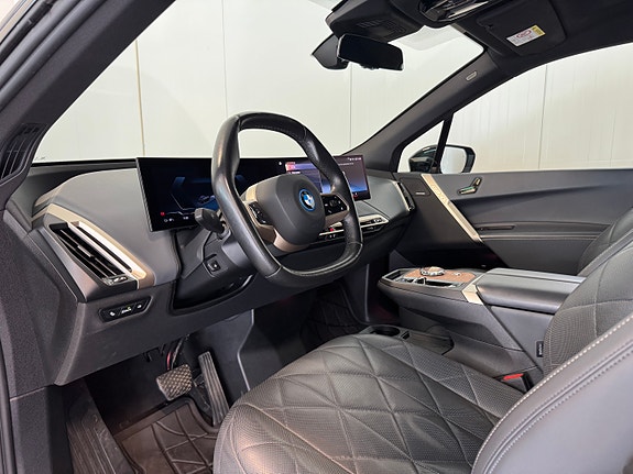 BMW iX 20 of 30
