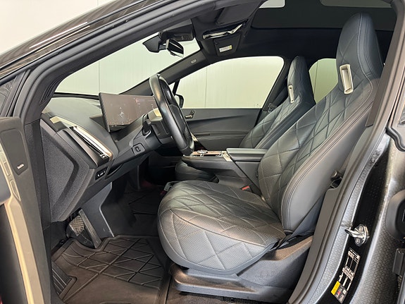 BMW iX 17 of 30