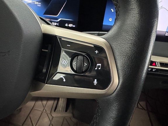 BMW iX 27 of 30