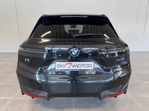 BMW iX 14 of 30