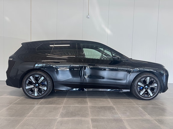BMW iX 2 of 30