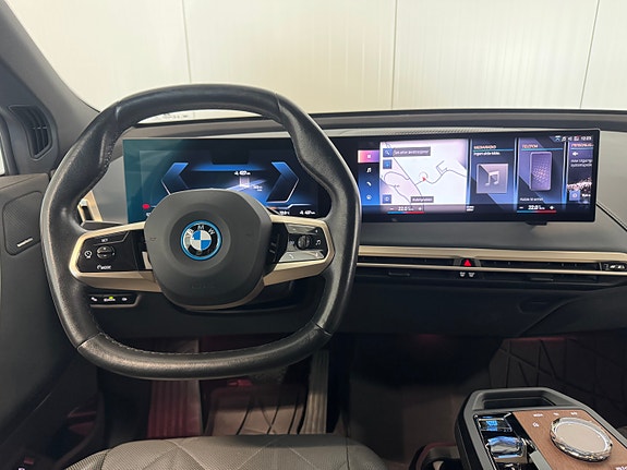 BMW iX 25 of 30