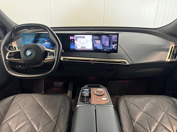 BMW iX 24 of 30