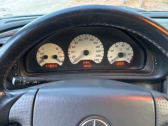 Mercedes-Benz CLK200 12 of 15