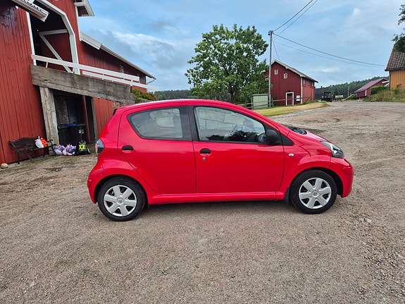 Toyota Aygo 3 of 20
