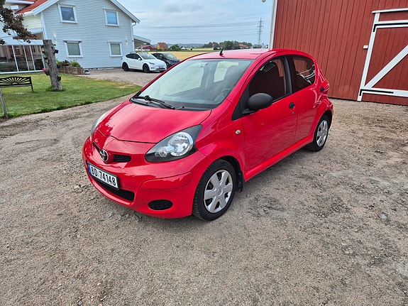 Toyota Aygo 7 of 20