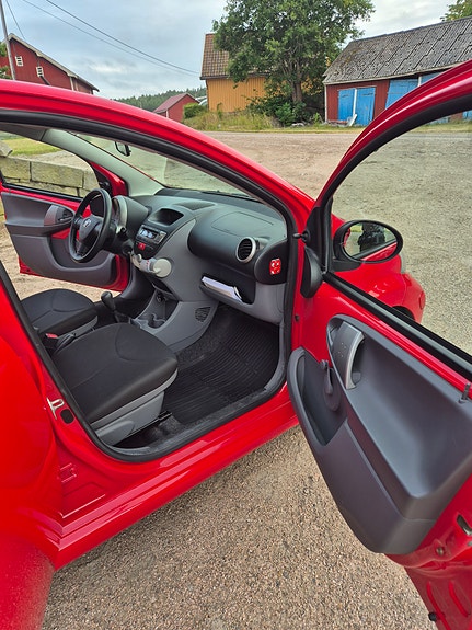 Toyota Aygo 12 of 20