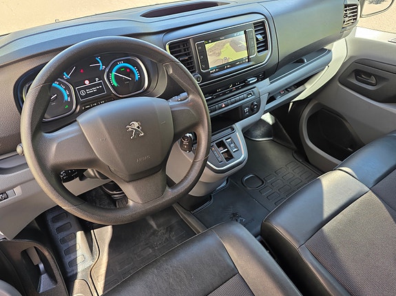 Peugeot e-Expert 23 of 30