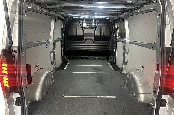 Volkswagen Transporter 9 of 14