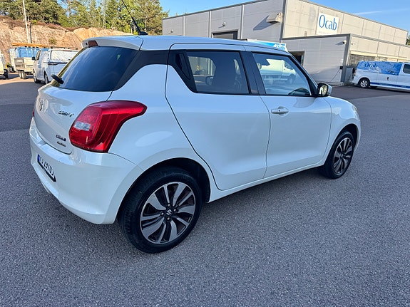 Suzuki Swift 8 of 30