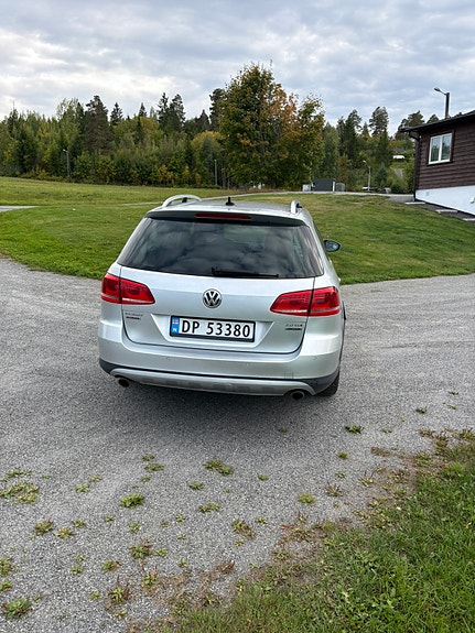 Volkswagen Passat Alltrack 3 of 12