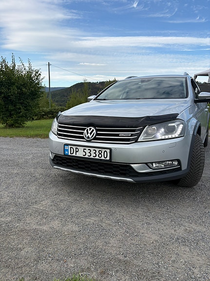 Volkswagen Passat Alltrack 2 of 12