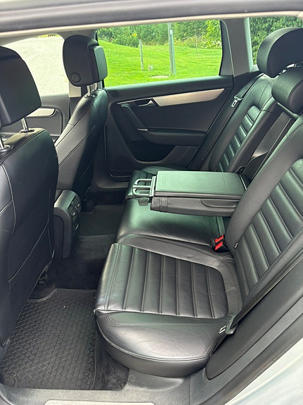 Volkswagen Passat Alltrack 11 of 12
