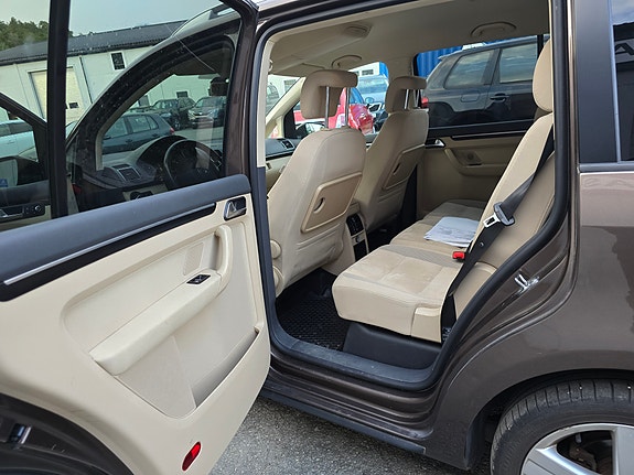 Volkswagen Touran 19 of 30