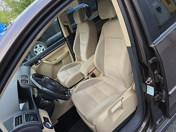 Volkswagen Touran 17 of 30