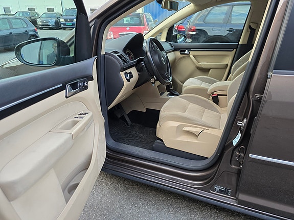 Volkswagen Touran 16 of 30