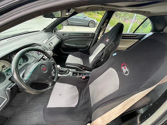 Honda Accord 12 of 30