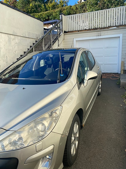 Peugeot 308 2 of 14