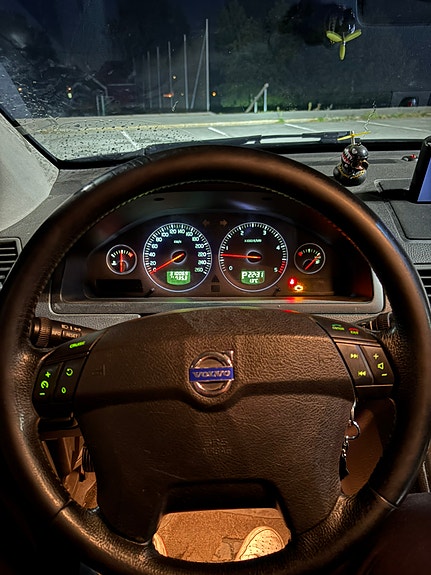 Volvo XC90 7 of 15