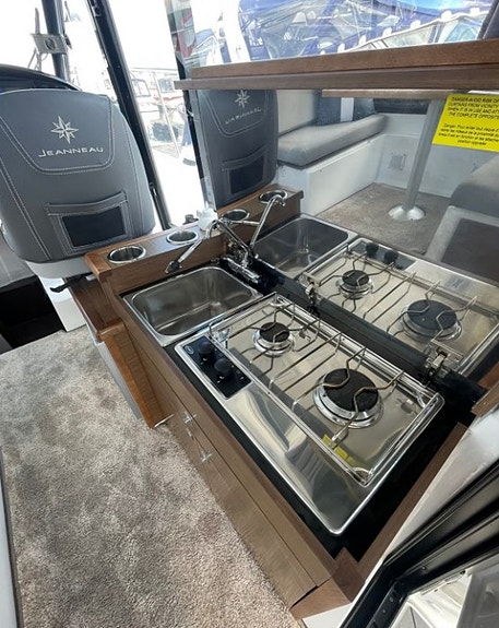 Jeanneau Merry Fisher 895 - 2XYamaha F150,  Kalesje, utestyring, autopilot ++ 12 of 29