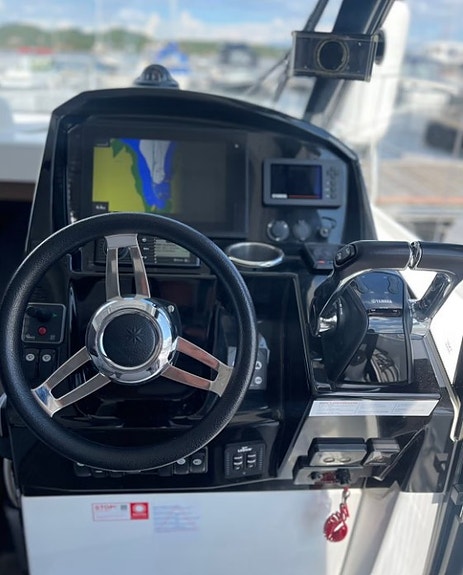 Jeanneau Merry Fisher 895 - 2XYamaha F150,  Kalesje, utestyring, autopilot ++ 19 of 29