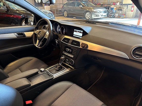 Mercedes-Benz C250 d 29 of 29