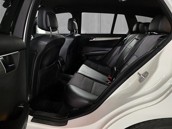 Mercedes-Benz C250 13 of 30