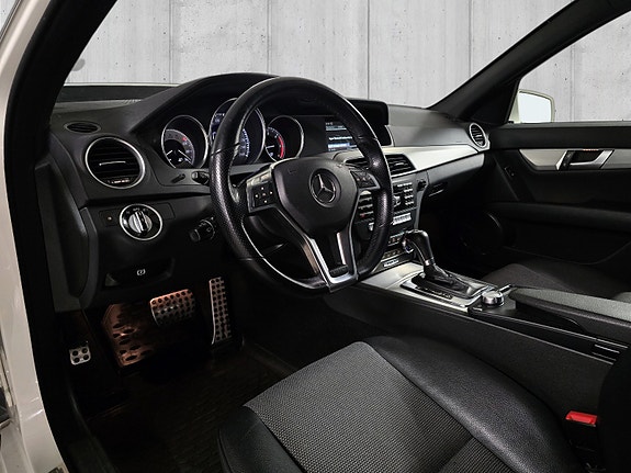 Mercedes-Benz C250 11 of 30
