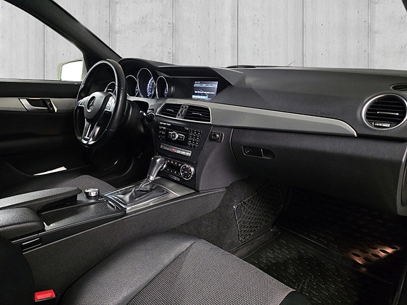 Mercedes-Benz C250 9 of 30